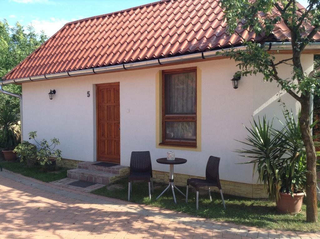 Bornemisza Kuria Apartamento Tiszabecs Exterior foto