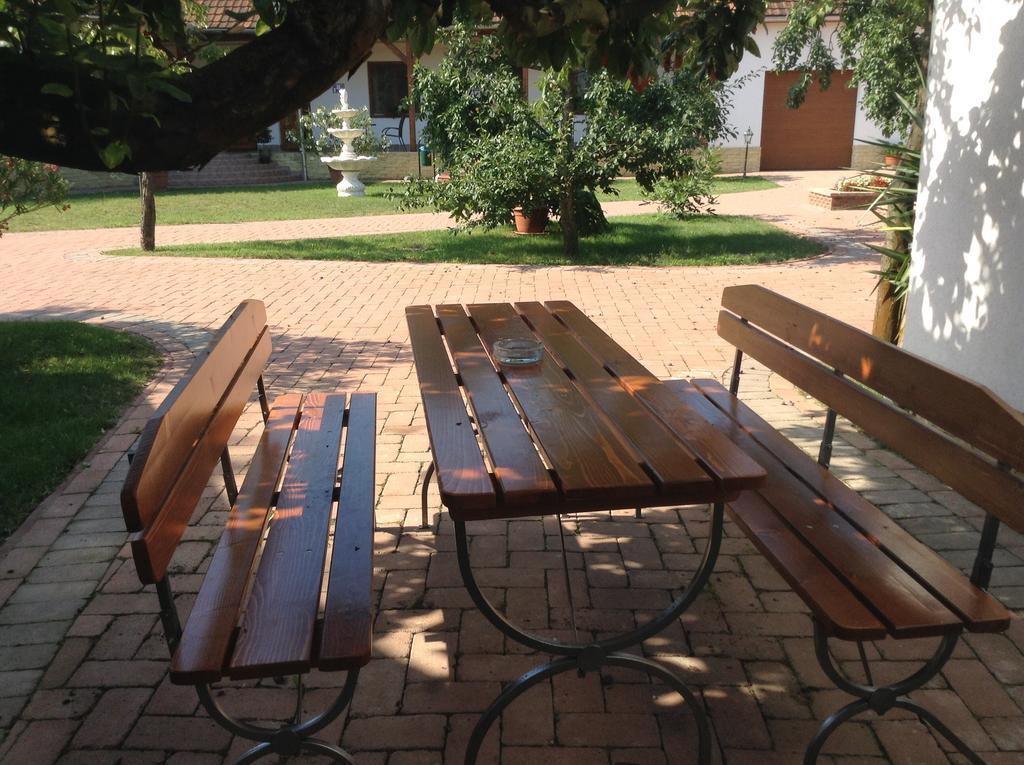 Bornemisza Kuria Apartamento Tiszabecs Exterior foto