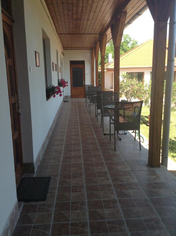 Bornemisza Kuria Apartamento Tiszabecs Exterior foto