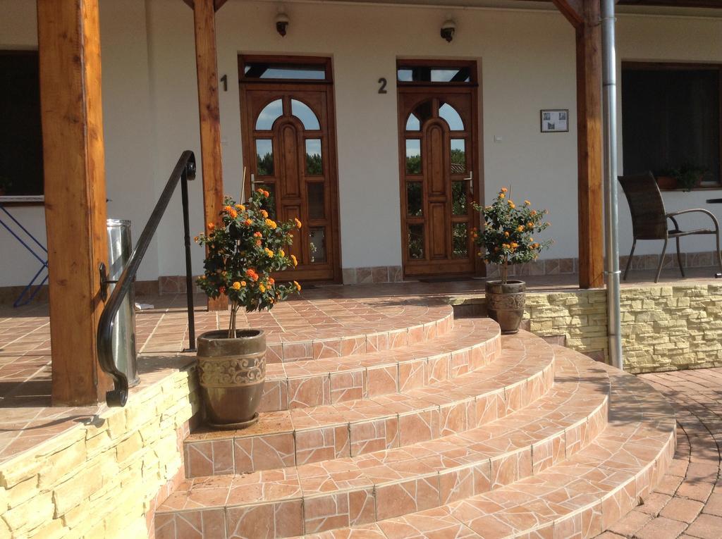 Bornemisza Kuria Apartamento Tiszabecs Exterior foto
