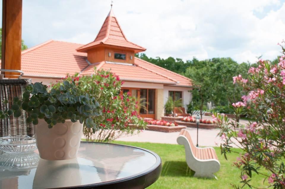 Bornemisza Kuria Apartamento Tiszabecs Exterior foto