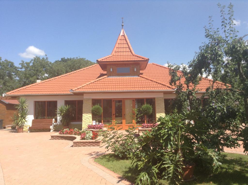 Bornemisza Kuria Apartamento Tiszabecs Exterior foto