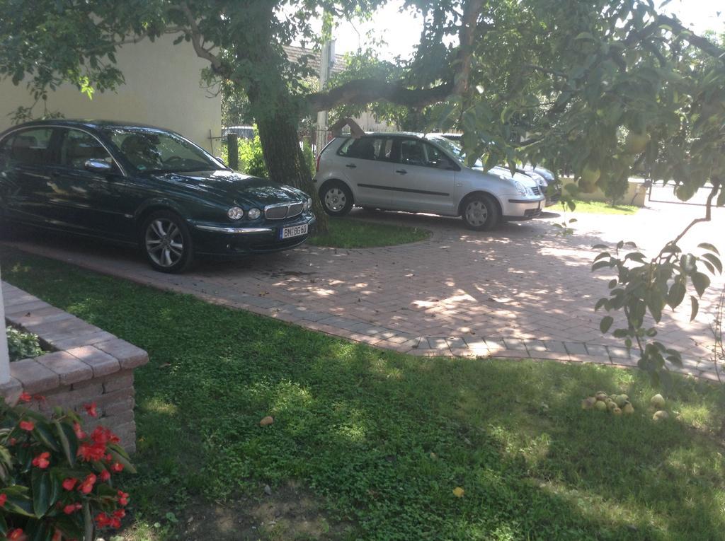 Bornemisza Kuria Apartamento Tiszabecs Exterior foto